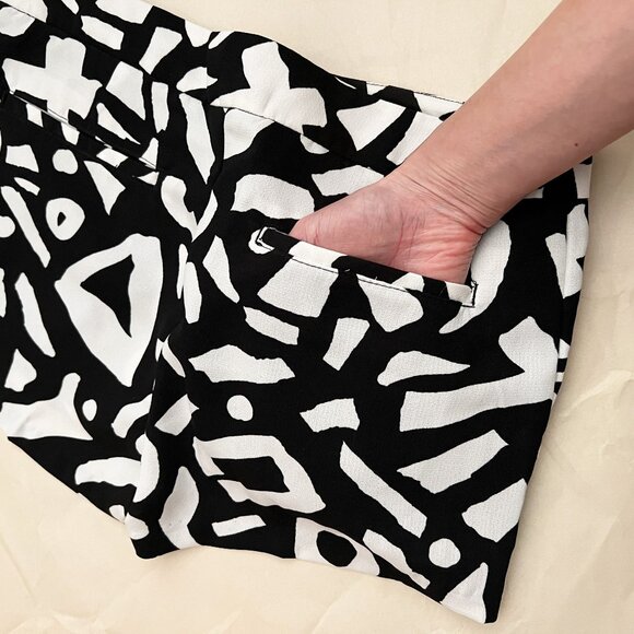 NWOT Urban Outfitters Alice & UO Black & White Patterned Shorts Size 0 - Picture 9 of 14